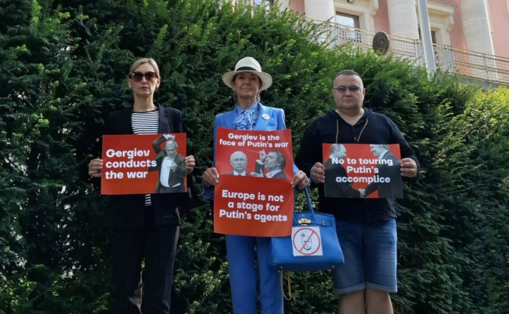 Пикеты против Гергиева